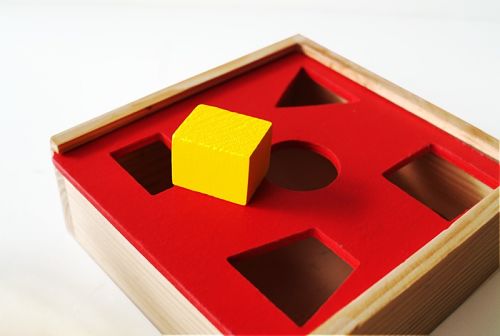 square-peg-round-hole-shape-sorter-toy-m1.jpg